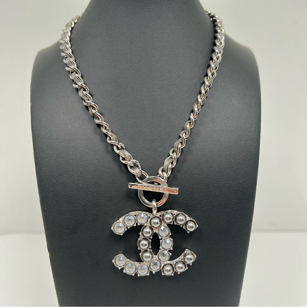 17B Chanel Pearl & Silver Ruthenium Short CC Necklace Choker Necklace